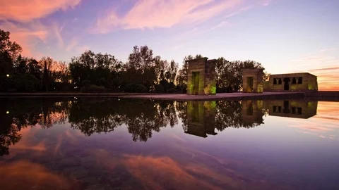 Timelapse of a sunset in the Temple of Debod in Madrid, Spain. Vidéo 69938203