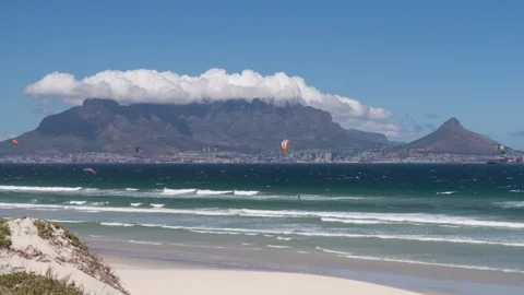 Timelapse of the Table Mountain cloud and Lion's Head with ocean and kitesurfers Video stock 126936346