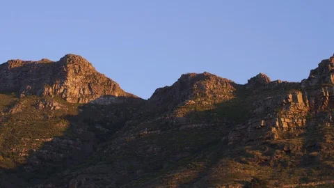 Timelapse table mountain lions head sunset clouds, slow pan rolling clouds mist. Stock Footage 94940855