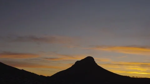 Timelapse table mountain lions head sunset clouds, slow pan rolling clouds mist. Stock Footage 94941997