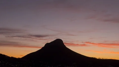 Timelapse table mountain lions head sunset clouds, slow pan rolling clouds mist. Stock Footage 94960897