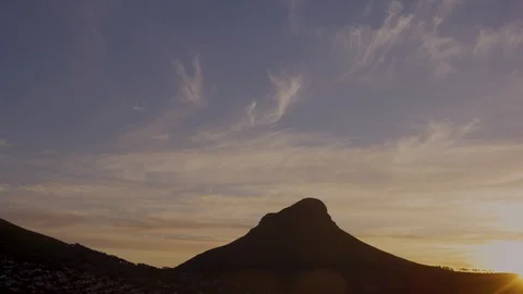 Timelapse table mountain lions head sunset clouds, slow pan rolling clouds mist. Stock Footage 94961046