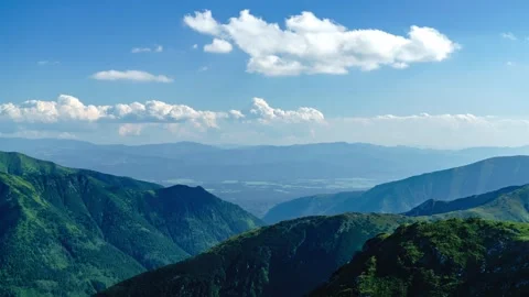Timelapse of Tatra Mountain Range with Clouds in Daytime Video stock 280441377