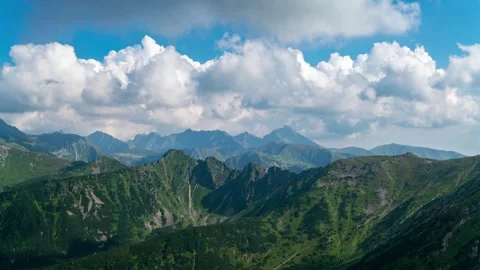 Timelapse of Tatra Mountains Skyline in Summer Daytime with Clouds Video stock 280441349