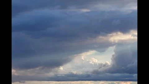Timelapse of tearing storm clouds 스톡 동영상 274438498
