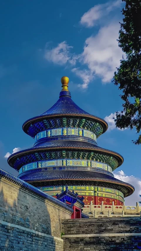Timelapse of Temple of Heaven in Beijing Vídeos de archivo 339171399