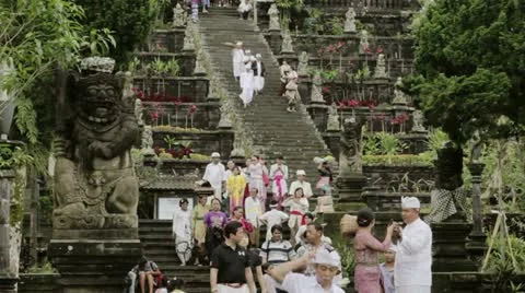 Timelapse of temple pilgrims Stock Footage 10960799