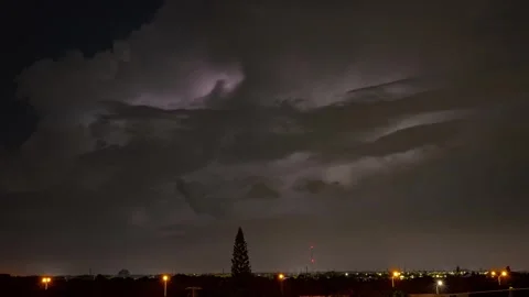 Timelapse of a Thunderstorm rolling in at night Vídeos de archivo 293486097