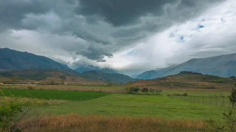 Timelapse of thunderstorm sky at mountain valley 스톡 동영상 107148603