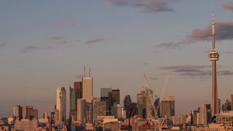 Timelapse of Toronto's skyline at dusk Video stock 104537034