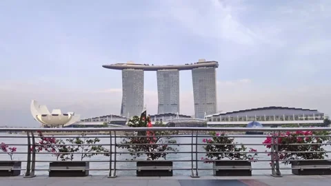 Timelapse of the tourists exploring in front of the Marina Bay Sands Singapore. 動画素材 249385437