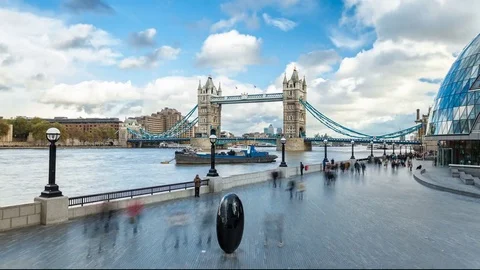 Timelapse of Tower Bridge, black egg shaped sculpture on the South Bank 스톡 동영상 73367033