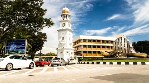 Timelapse of Traffic in front of Queen Victoria Memorial Clock Tower in Penang Stock Footage 49304353