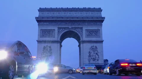 Timelapse traffic under the Arc de Triomphe 스톡 동영상 31914648
