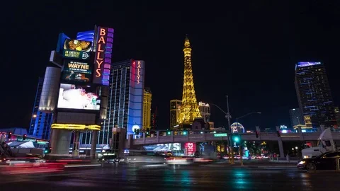 Timelapse of traffic on Vegas Strip with eiffel tower in background Video stock 82488317