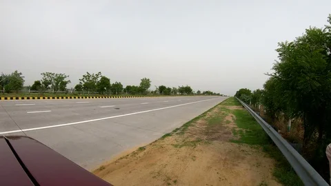 Timelapse traffic on Yamuna expressway 動画素材 112586441