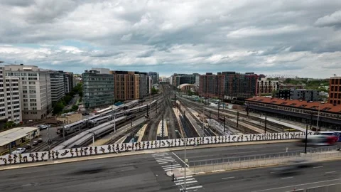 TIMELAPSE OF TRAIN TRACKS AND INTERSECTION AT UNION STATION IN WASHINGTON, D.C. Stockbeeldmateriaal 240138871