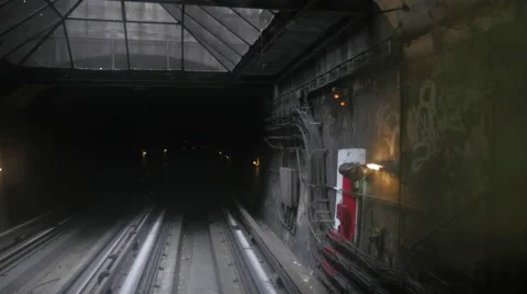 Timelapse of traveling by underground train 動画素材 61785990