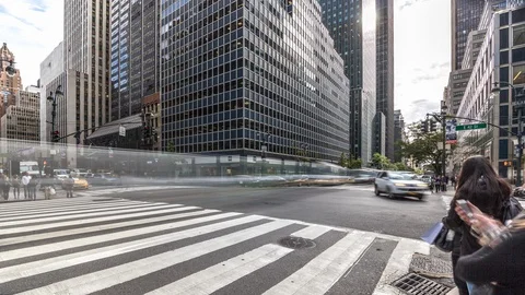 Timelapse of typical New York's crossroad with car traffic jam. USA Vidéo 88913561