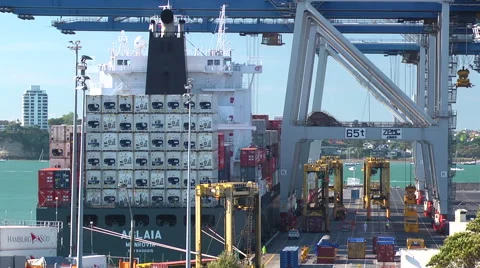 Timelapse - Unloading Container Ship, Port of Auckland Video stock 48987517