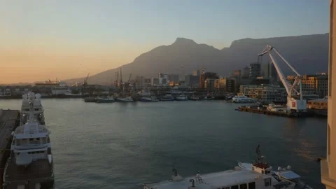 Timelapse of V&amp;A Waterfront from Hotel Window in Cape Town South Africa. Vidéo 131911090