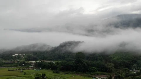 Timelapse of valley surrounded by mountains and covered with dense ground fog  Stock-Footage 146023068