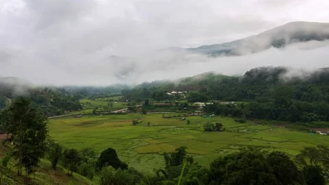 Timelapse of valley surrounded by mountains and covered with dense ground fog  Stock-Footage 146023239