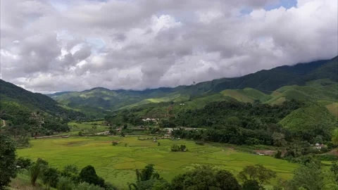 Timelapse of valley surrounded by mountains and covered with dense ground fog  Stock-Footage 146023296