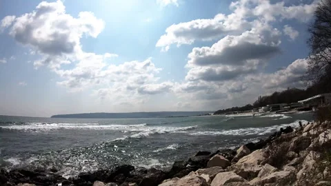 Timelapse of Varna Bay with Waves, Clouds, and Cape Galata Vídeo Stock 319348989