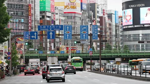 Timelapse of vehicle rushing through intersection in Shinjuku city green light Stock-Footage 187735403