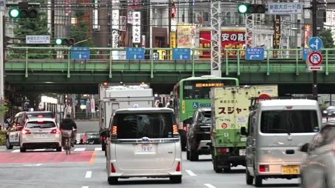 Timelapse of vehicle rushing through intersection in Shinjuku city green light Stock-Footage 187737017