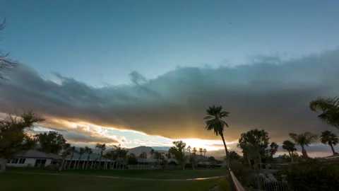 Timelapse very cloudy sunset in Palm Springs, CA 스톡 동영상 228421554