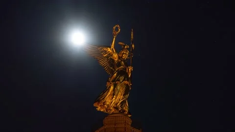 Timelapse of Victory Column with full moon in Berlin. Stock-Footage 143579725