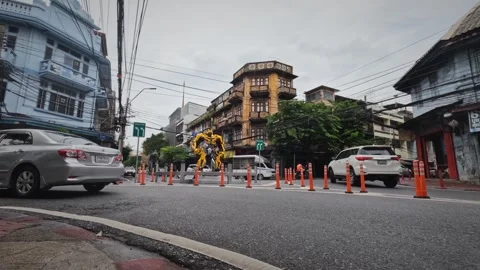 Timelapse Video Of Busy Traffic Circle In Bangkok Thailand. Yellow Vidéo 253779195