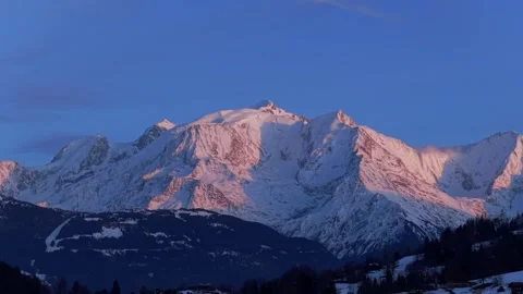 Timelapse video capturing the sunset over the snow-covered Mont Blanc massif in Stock Footage 346680838
