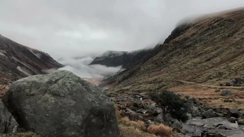 Timelapse video of clouds moving above the Glendalough lake in Ireland 库存影片 88105639