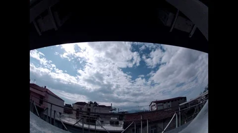 Timelapse video of clouds over the city buildings. Vídeos de archivo 36757949