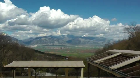 A timelapse video of clouds on a plain. Vídeos de archivo 36646546