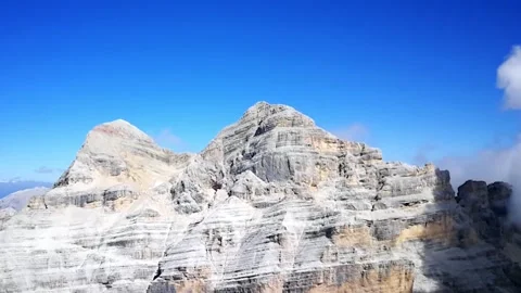 Timelapse video on the Dolomite mountain range Tofana de Rozes, Cortina - Italy Video stock 139522532