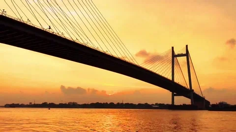 Timelapse video of Howrah Bridge on Hoogly River, Kolkata Video stock 138360561