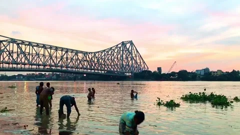 Timelapse video of Howrah Bridge on Hoogly River, Kolkata Video stock 138360951