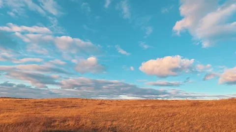 Timelapse video with moving clouds and sunlight against the backdrop of a ste 動画素材 347573574