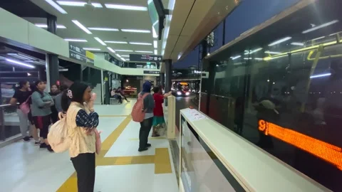 Timelapse video of passengers waiting bus Stock Footage 318896828