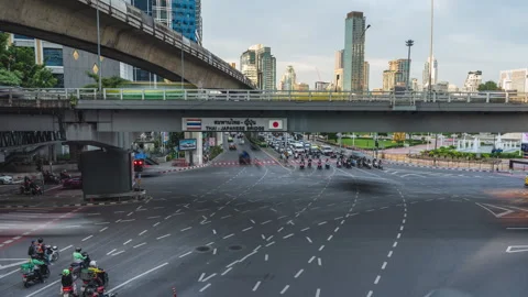 Timelapse view of busy Silom intersection in Bangkok, Thailand Vídeos de archivo 289541191