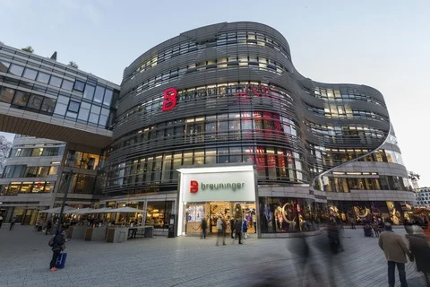 Timelapse view of Kö-Bogen 2 shopping center in Düsseldorf, Germany 스톡 동영상 99838861