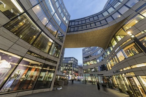 Timelapse view of Kö-Bogen 2 shopping center in Düsseldorf, Germany 스톡 동영상 99859597