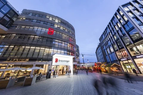 Timelapse view of Kö-Bogen 2 shopping center in Düsseldorf, Germany 스톡 동영상 100086880