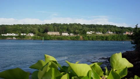 Timelapse view of Menai ocean current moving in bother directions creating wirls 스톡 동영상 197084008