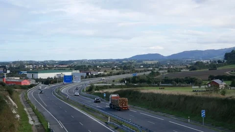 Timelapse. View of a motorway from a bridge outside a city in Spain Video stock 133136624