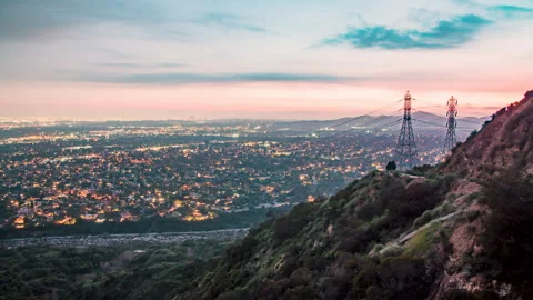 Timelapse view of Pasadena and Altadena at sunset, California Vidéo 255261729